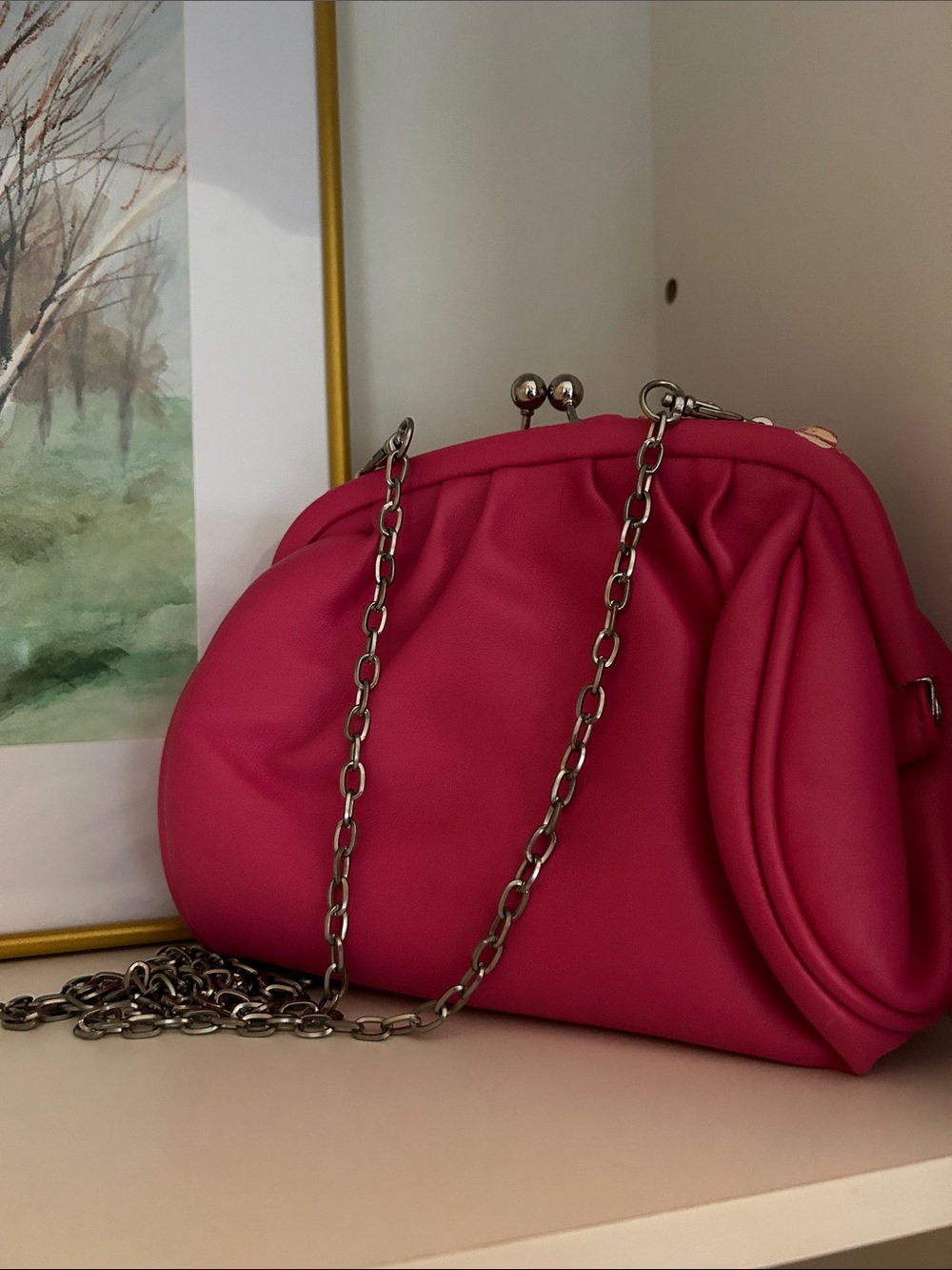 Women’s Chain-Handle Kiss-Lock Shoulder Bag in Fuchsia